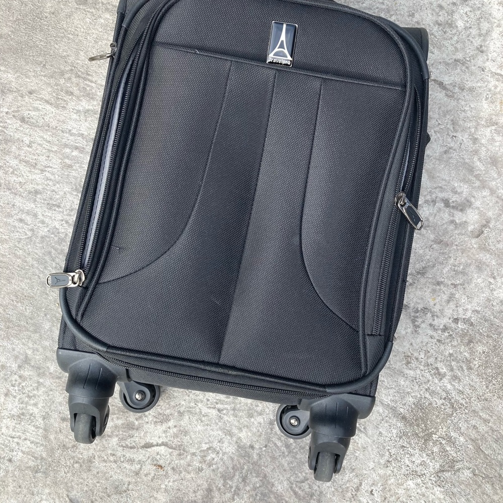 Travelpro Anthem Select 17” spinner